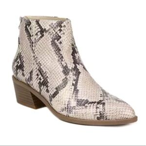 FERGALICIOUS by FERGIE
Malinda Booties, size 9 in natural snake